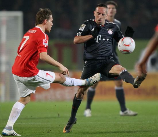 利亚先行 利亚先行